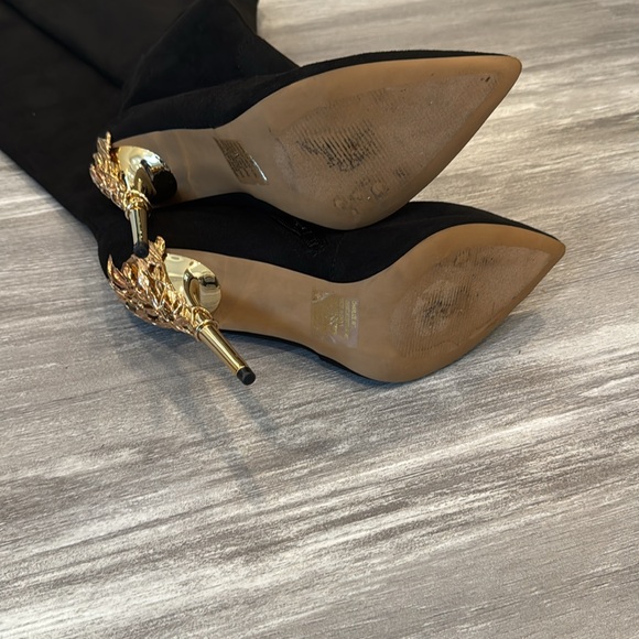 Over the knee black boots with pointed toe and gold decorative stiletto heel - Picture 3 of 8